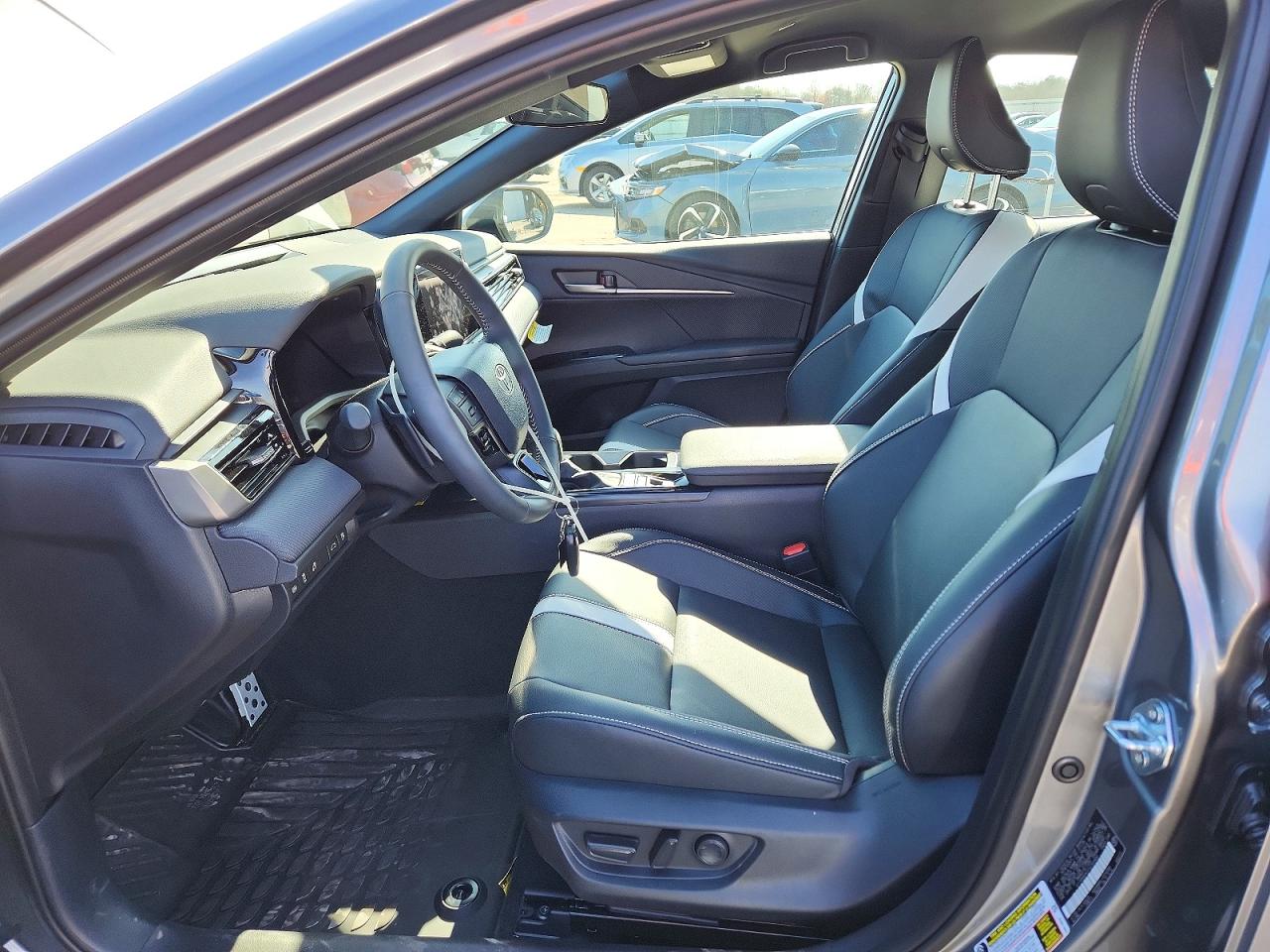 2026 TOYOTA CAMRY SE photo 13