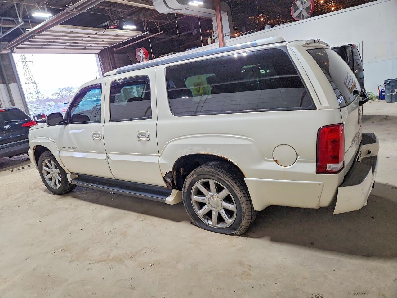 2005 CADILLAC ESCALADE ESV photo 3