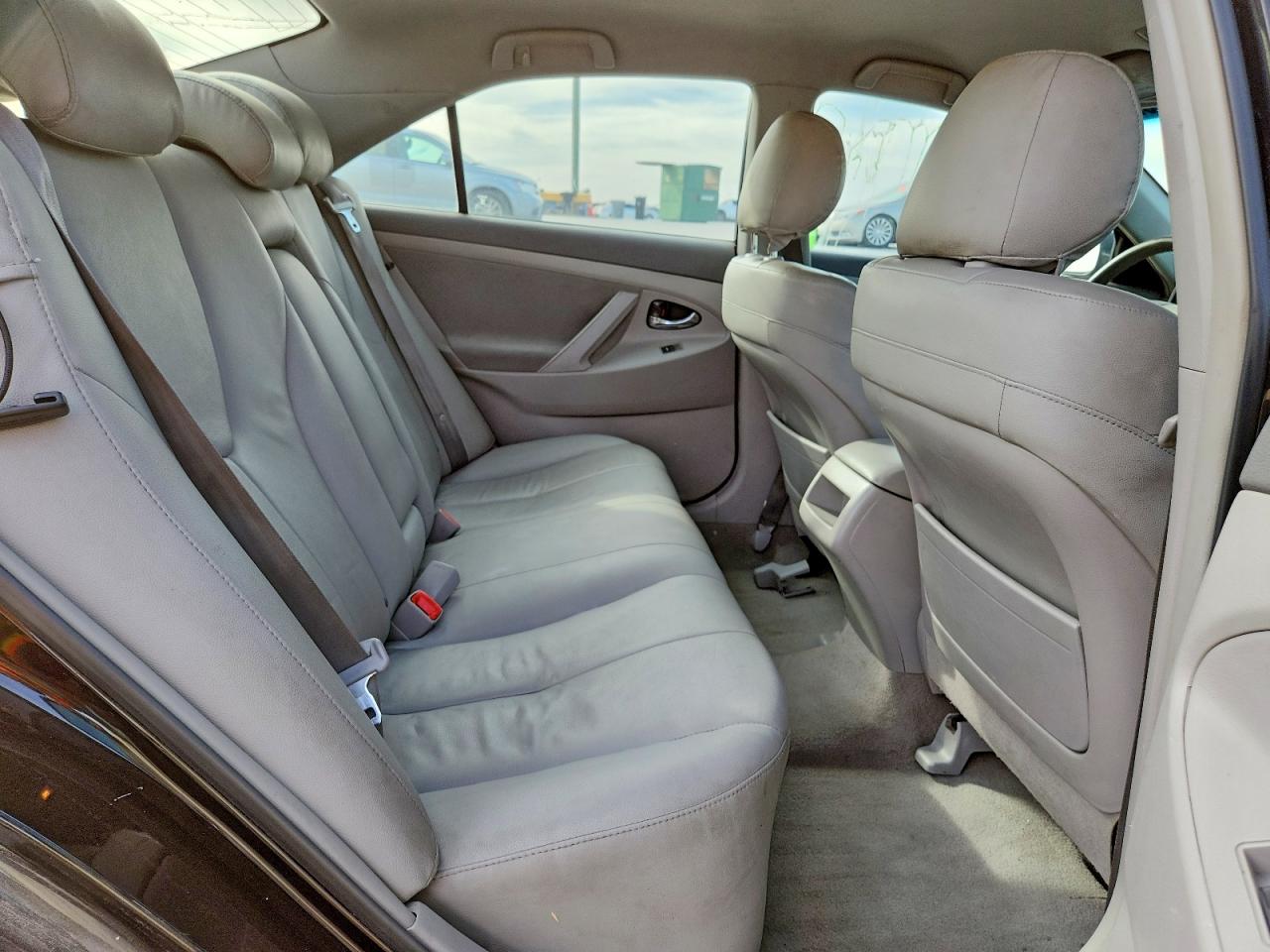 2011 TOYOTA CAMRY LE photo 28