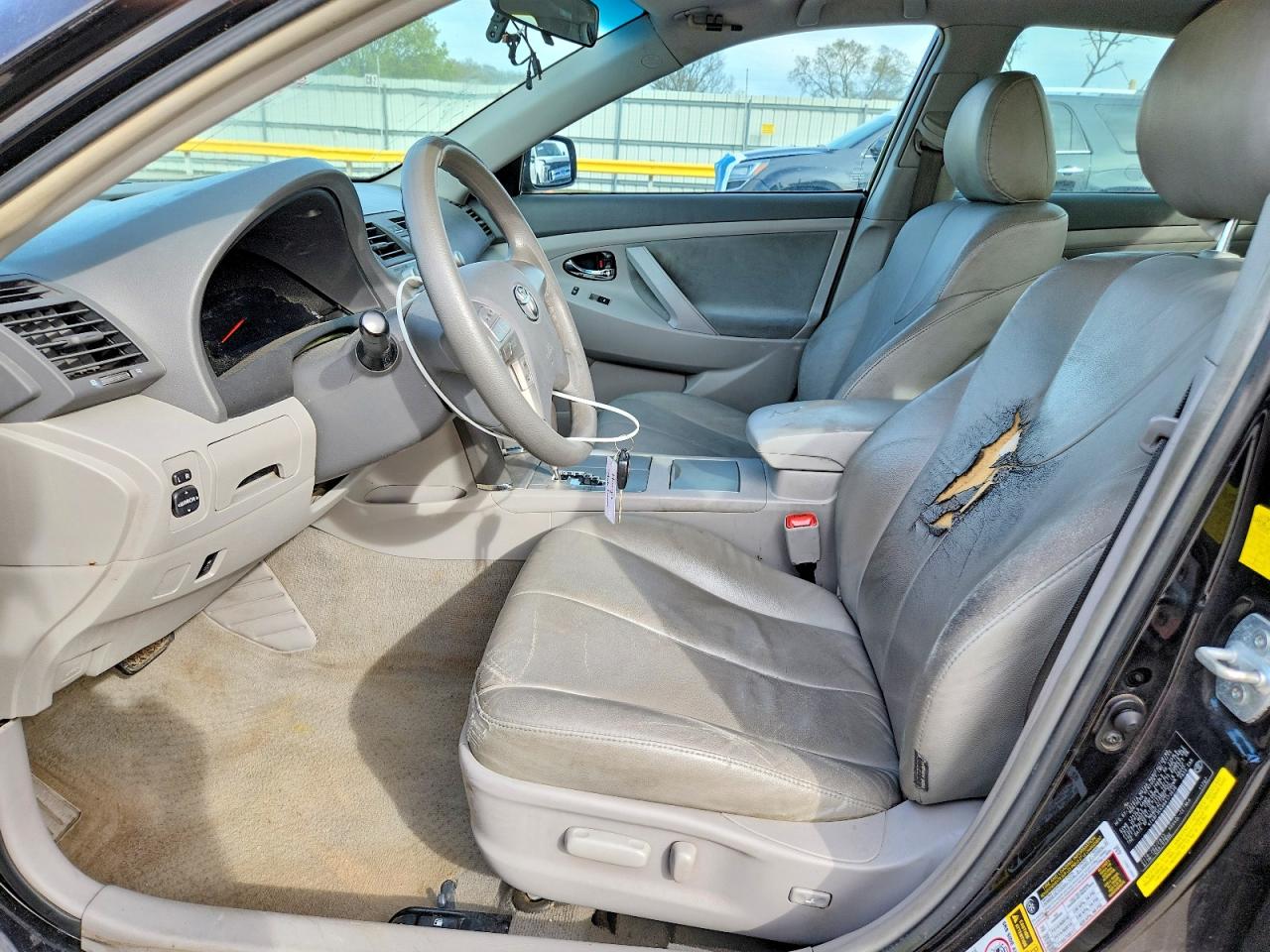 2011 TOYOTA CAMRY LE photo 19