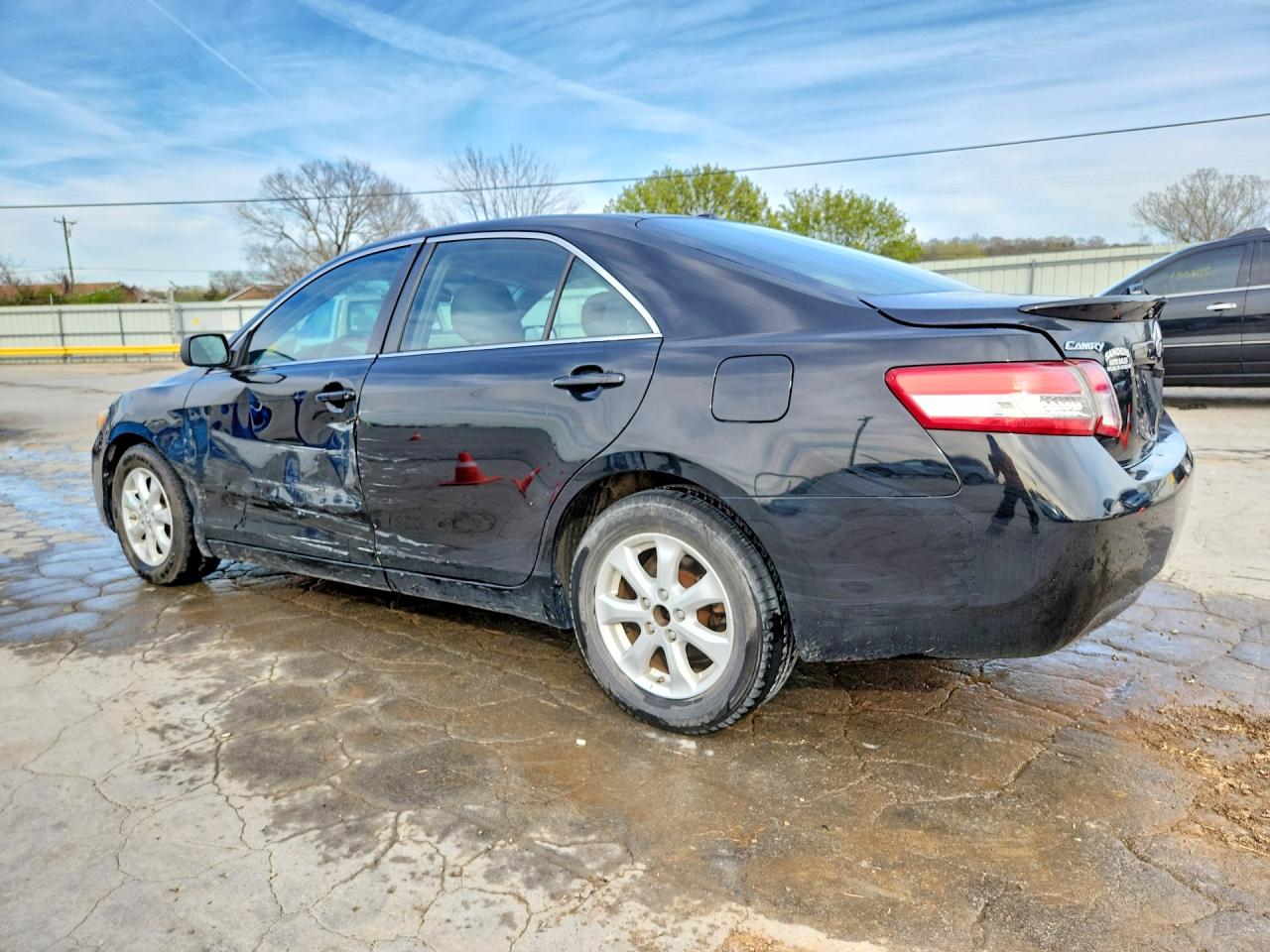2011 TOYOTA CAMRY LE photo 4