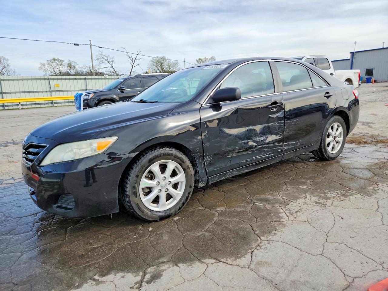 2011 TOYOTA CAMRY