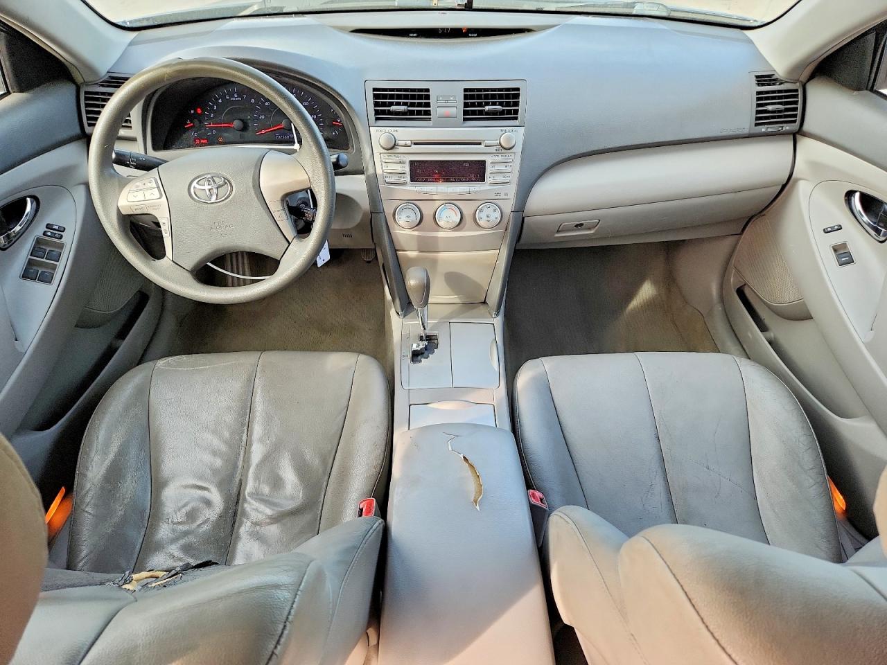 2011 TOYOTA CAMRY LE photo 22