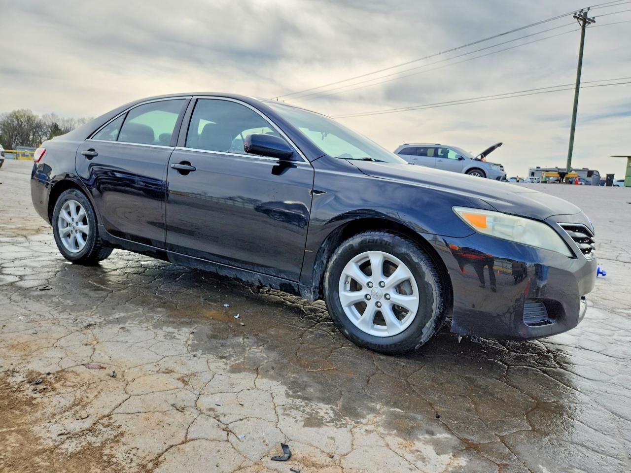 2011 TOYOTA CAMRY LE photo 10
