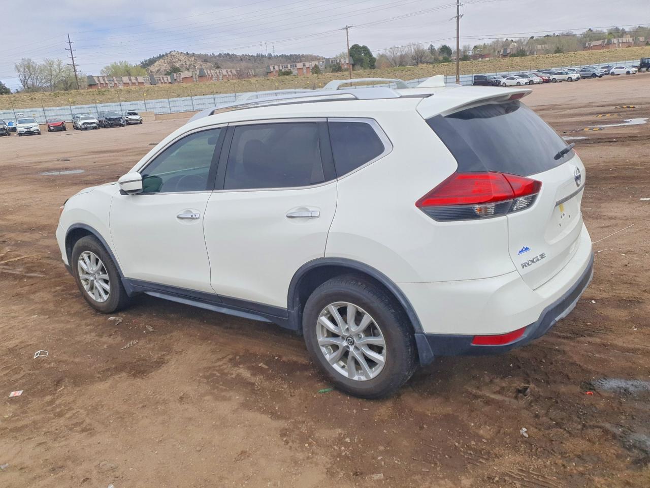 2017 NISSAN ROGUE SV photo 2