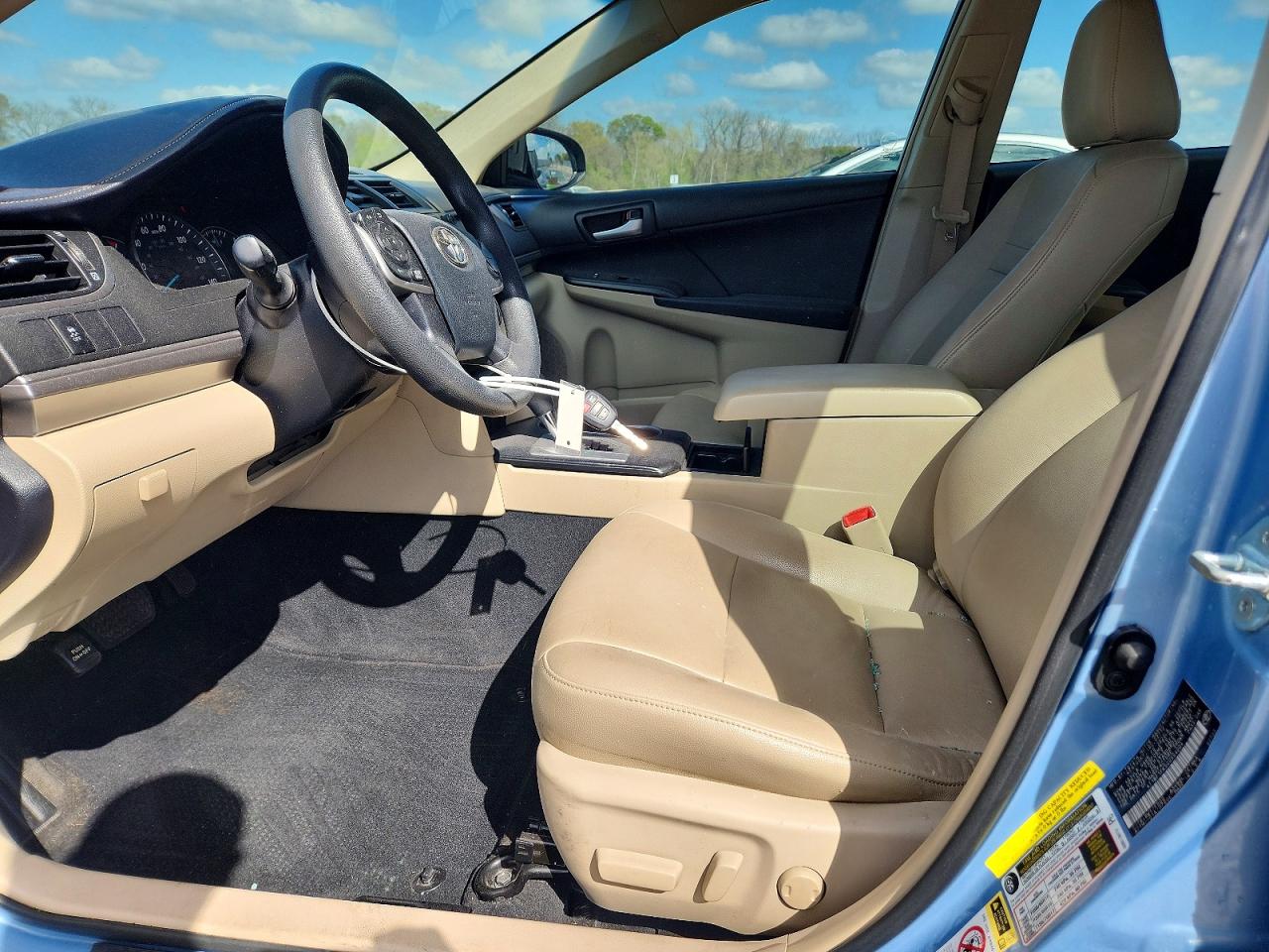 2012 TOYOTA CAMRY LE photo 13