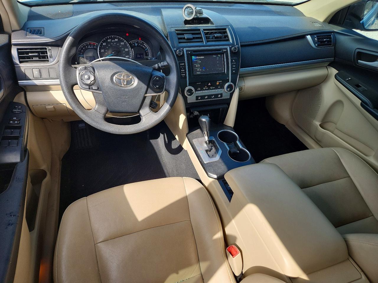 2012 TOYOTA CAMRY LE photo 15