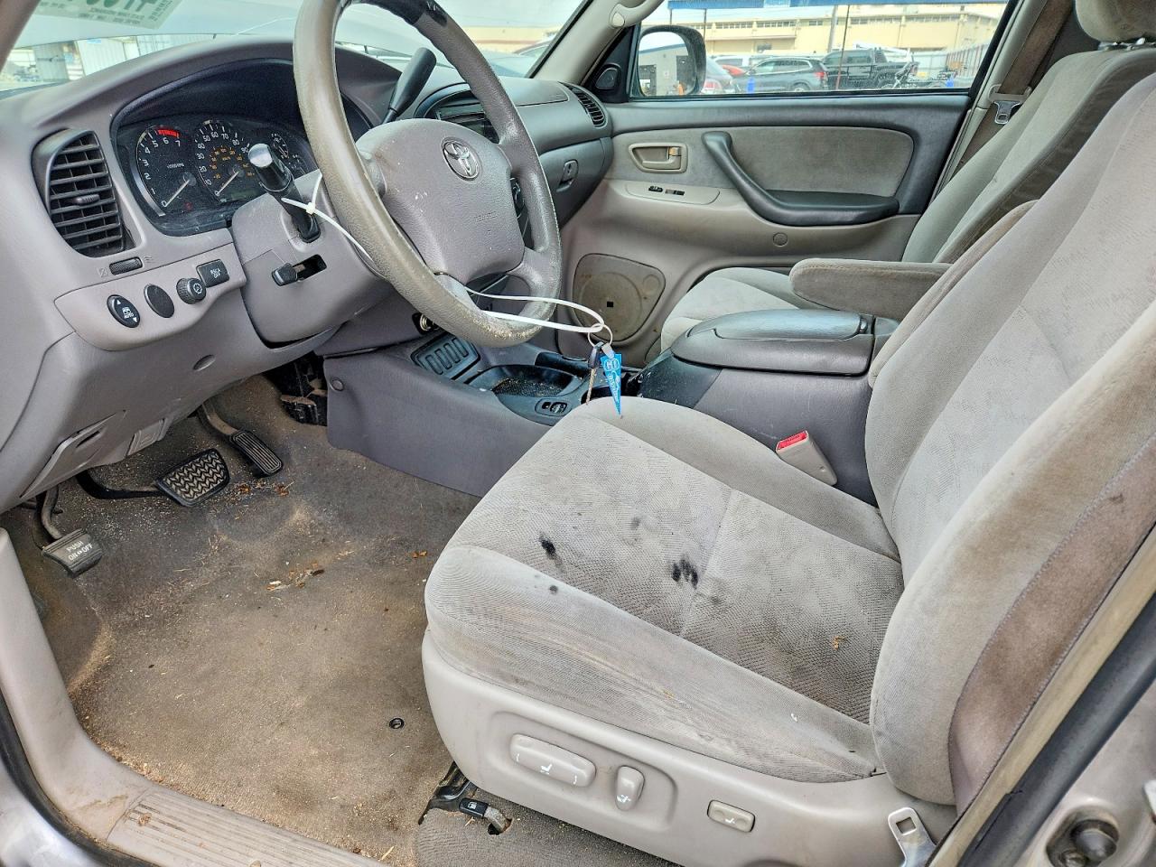 2005 TOYOTA SEQUOIA SR5 photo 7