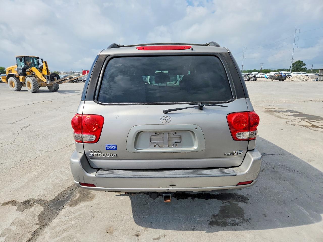 2005 TOYOTA SEQUOIA SR5 photo 6