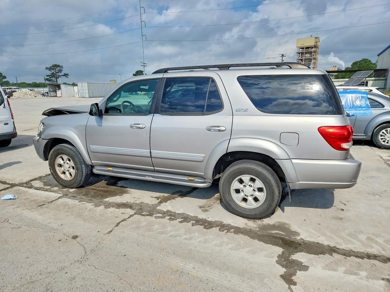 2005 TOYOTA SEQUOIA SR5 photo 2