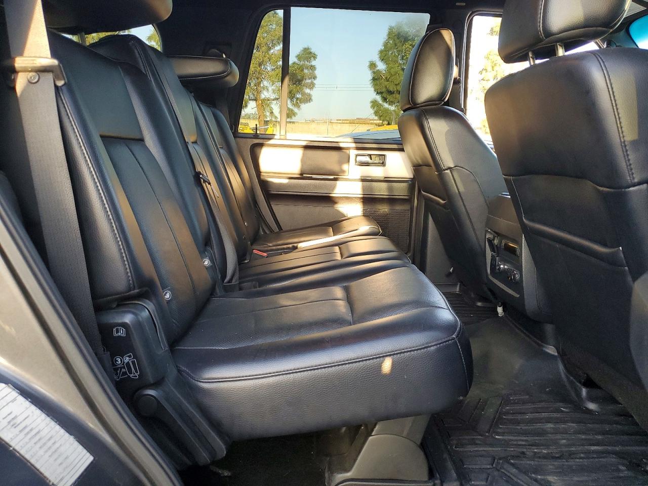2017 FORD EXPEDITION XLT photo 31