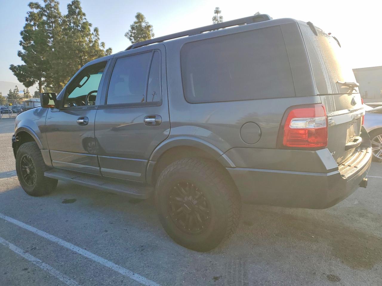 2017 FORD EXPEDITION XLT photo 4