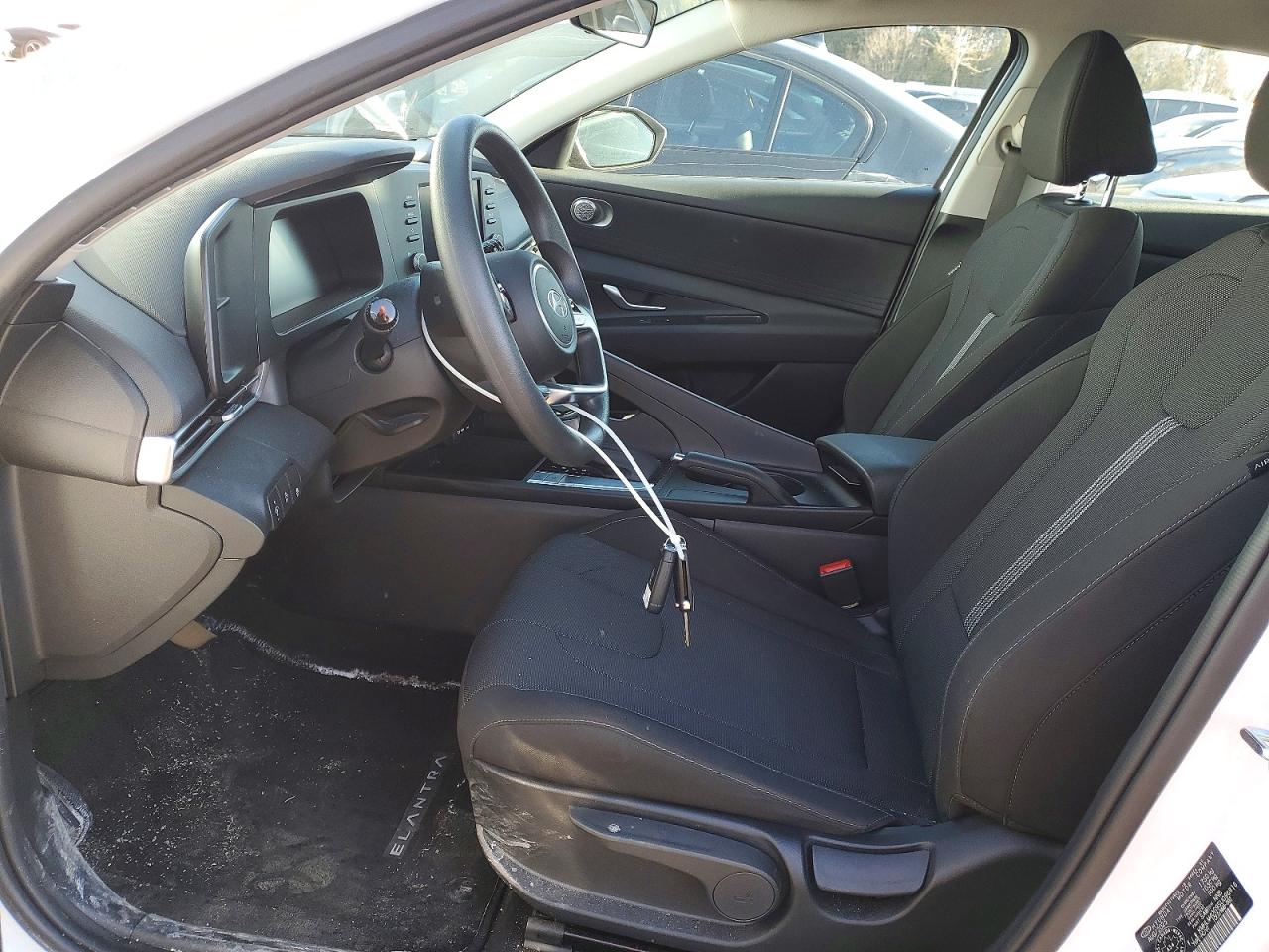 2025 HYUNDAI ELANTRA SEL SPORT photo 13