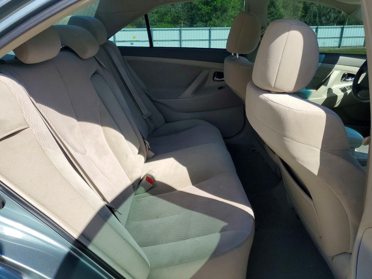 2010 TOYOTA CAMRY LE photo 10