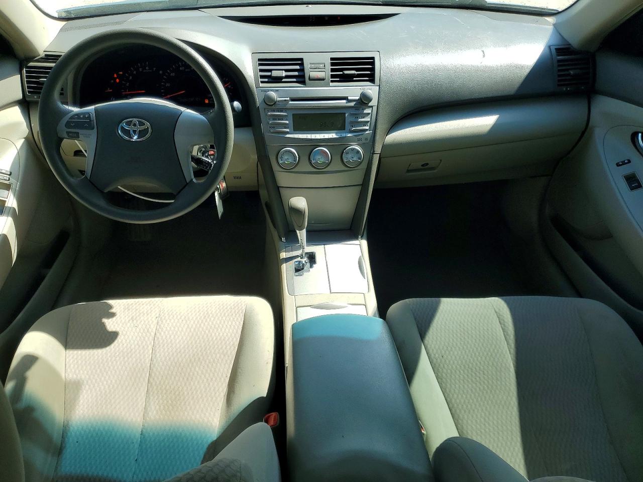 2010 TOYOTA CAMRY LE photo 8
