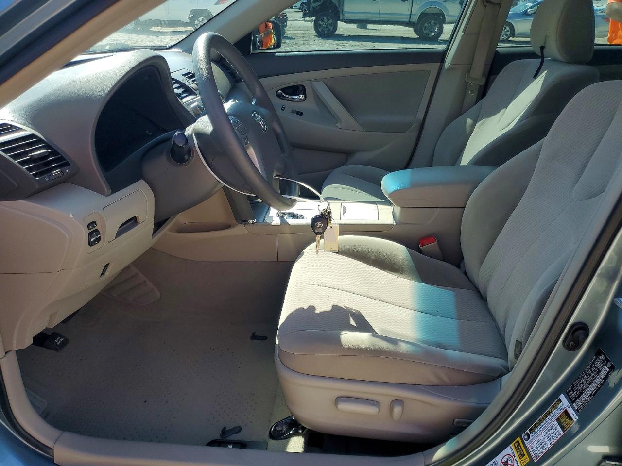2010 TOYOTA CAMRY LE photo 7