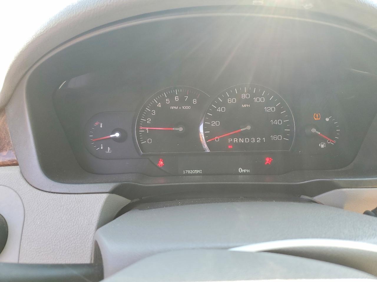 2007 CADILLAC DTS photo 9