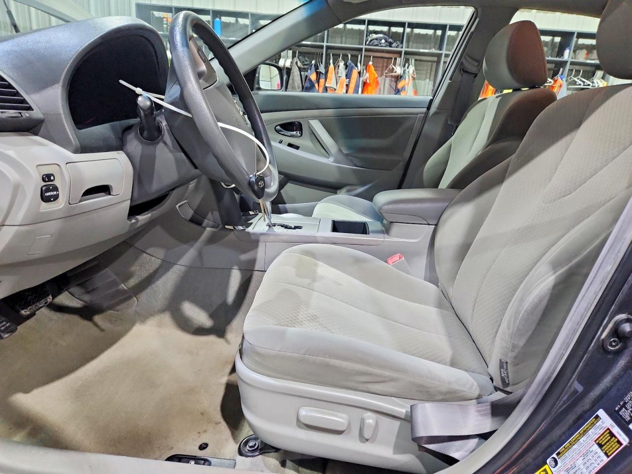 2009 TOYOTA CAMRY LE photo 13