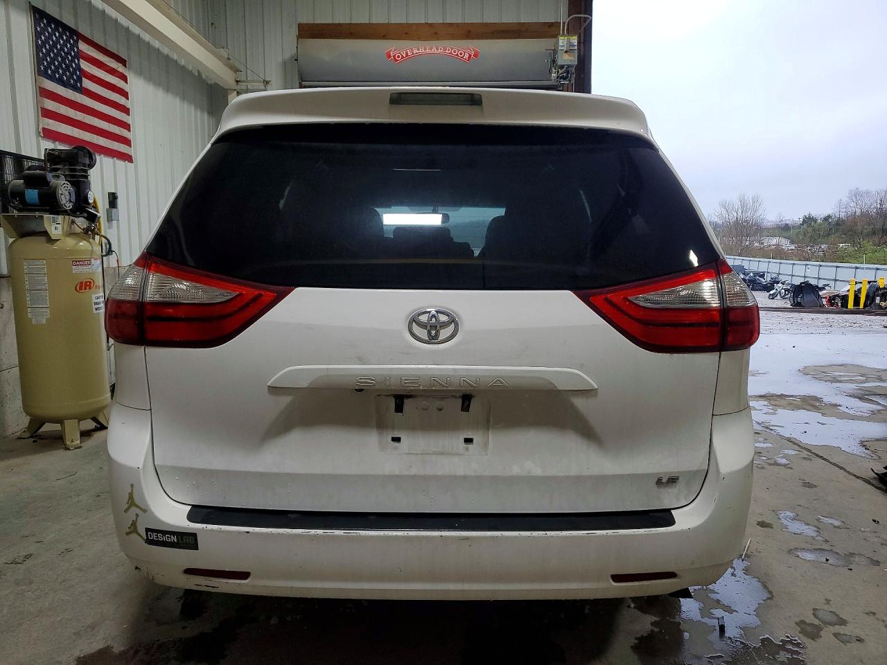 2017 TOYOTA SIENNA LE 8-PASSENGER photo 6