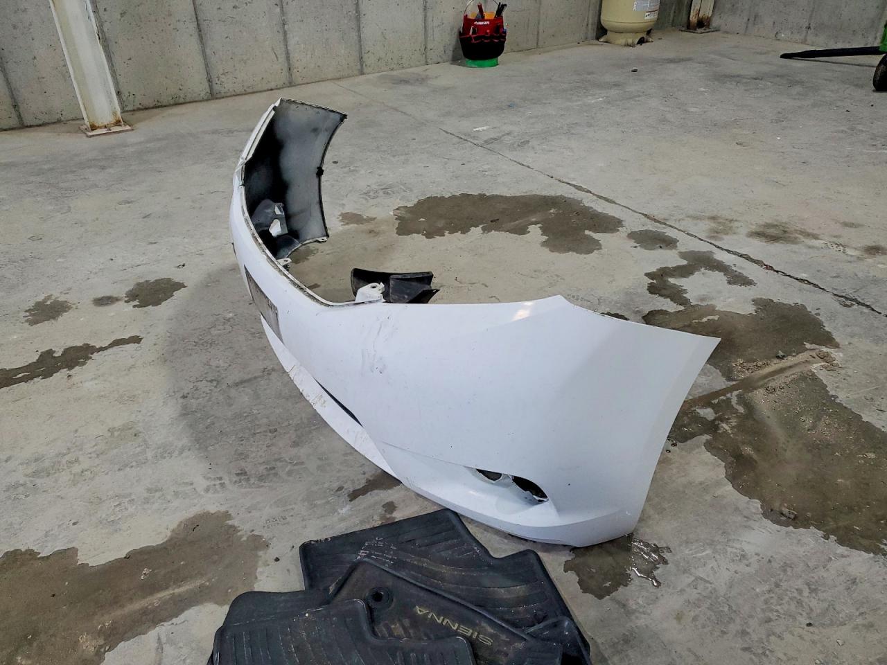2017 TOYOTA SIENNA LE 8-PASSENGER photo 13