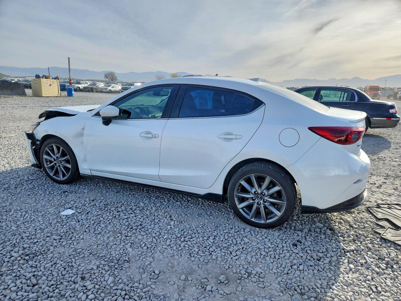2018 MAZDA 3 GRAND TOURING photo 2