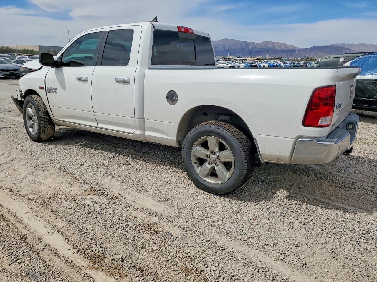 2018 RAM 1500 SLT photo 4