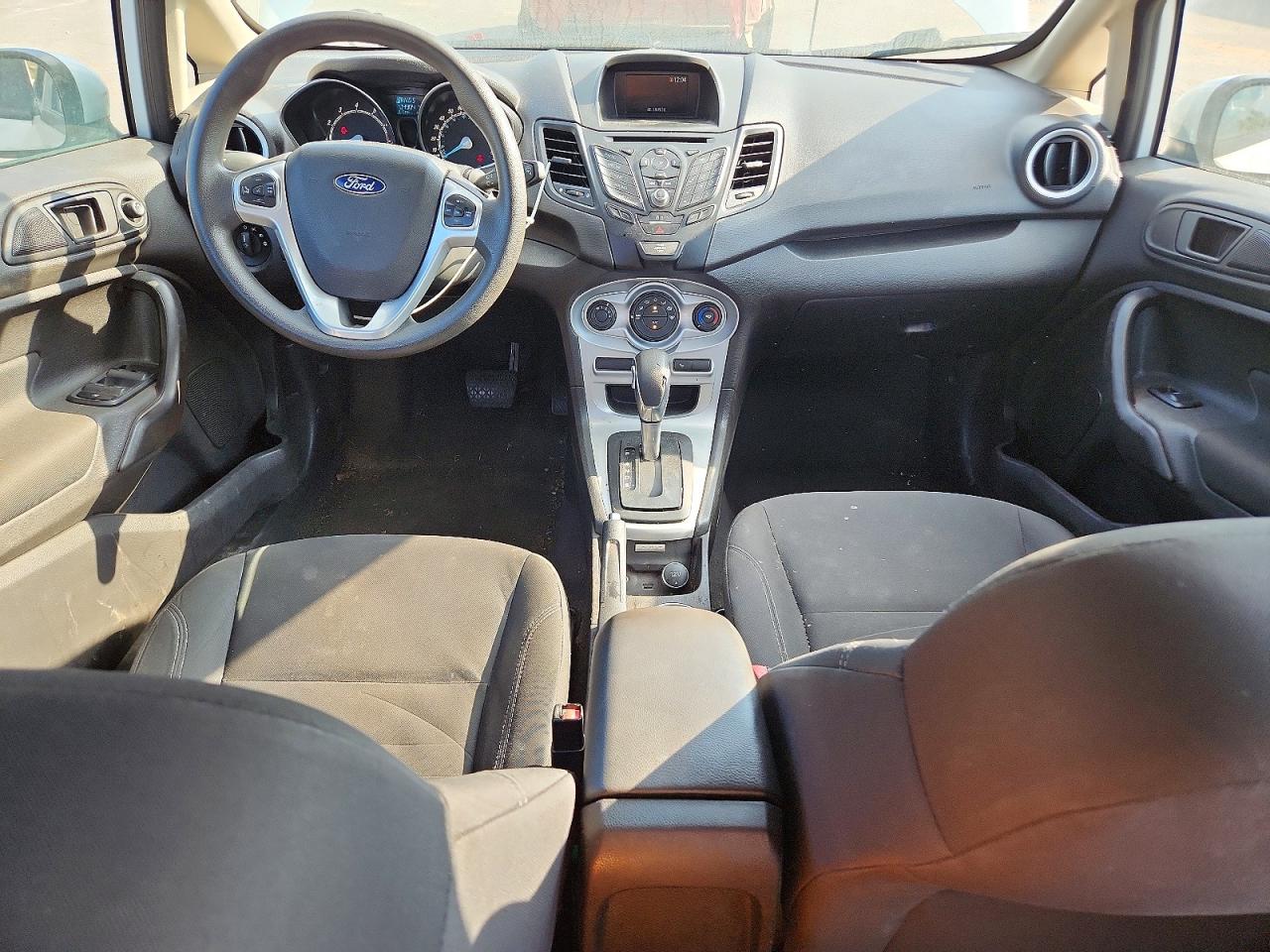 2018 FORD FIESTA SE photo 8