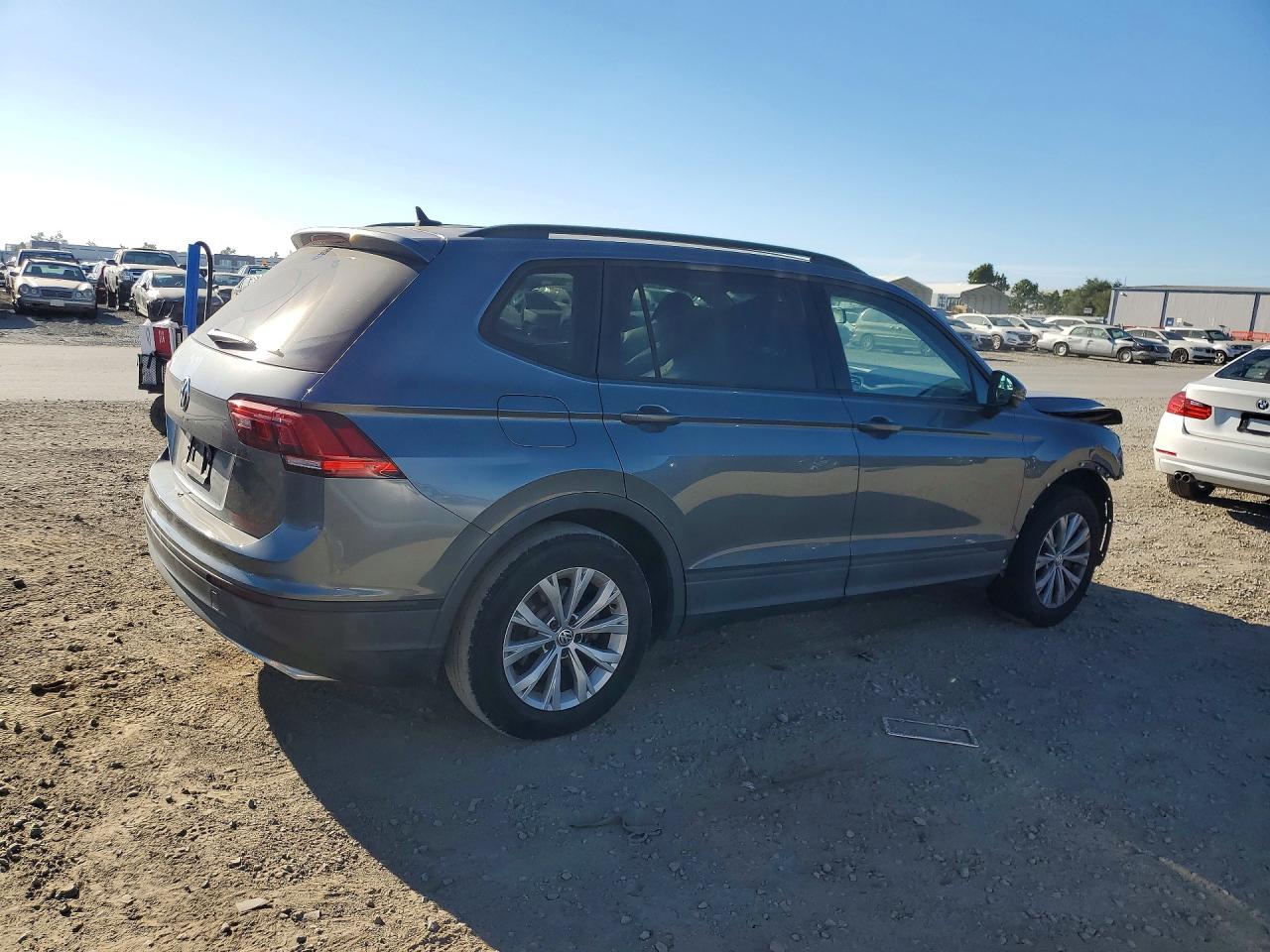 2020 VOLKSWAGEN TIGUAN S photo 5