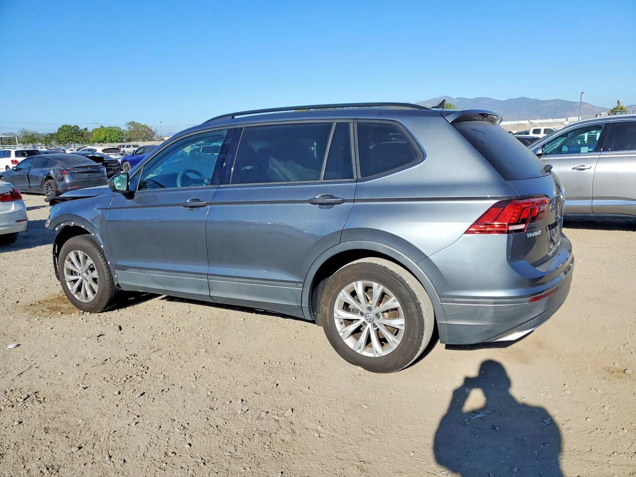 2020 VOLKSWAGEN TIGUAN S photo 3
