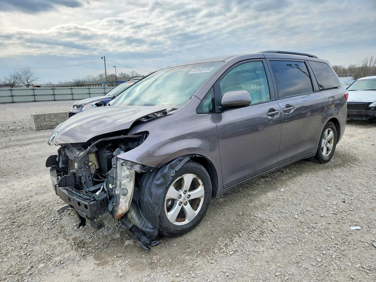 2016 TOYOTA SIENNA