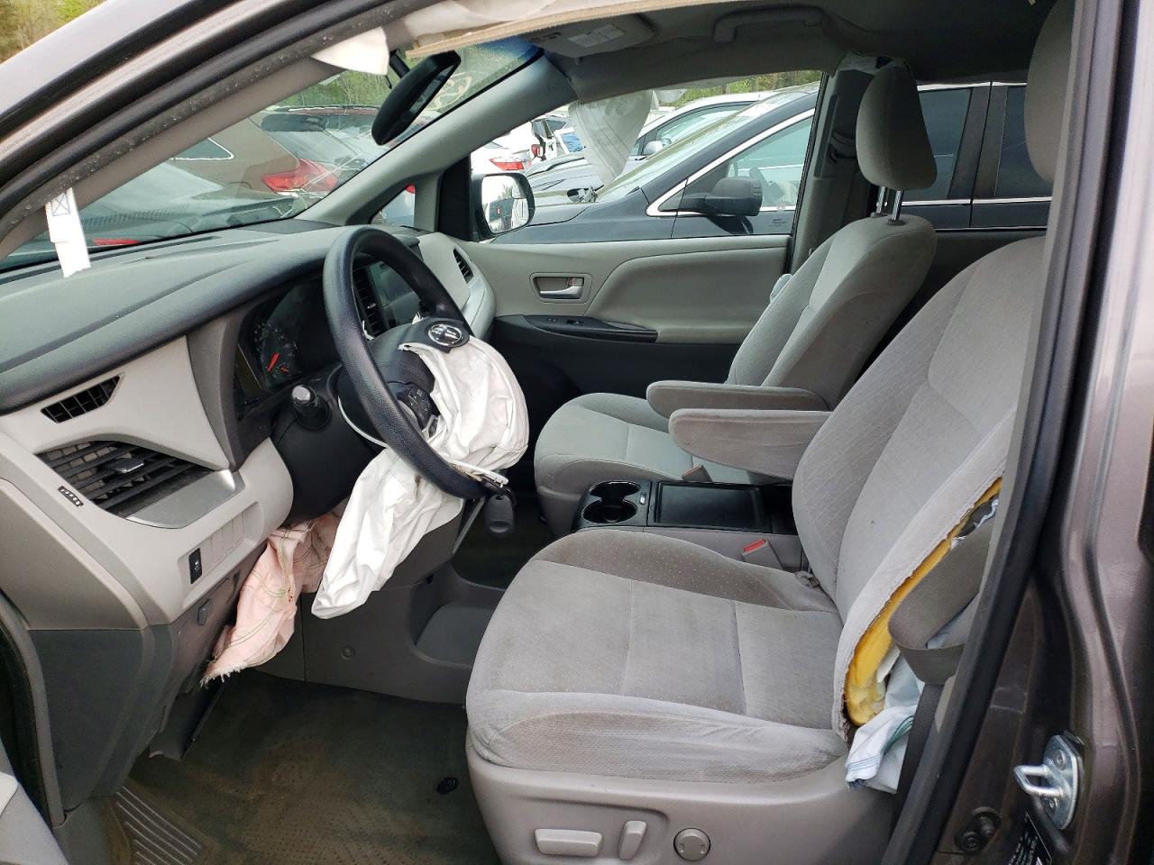 2016 TOYOTA SIENNA LE 8-PASSENGER photo 13