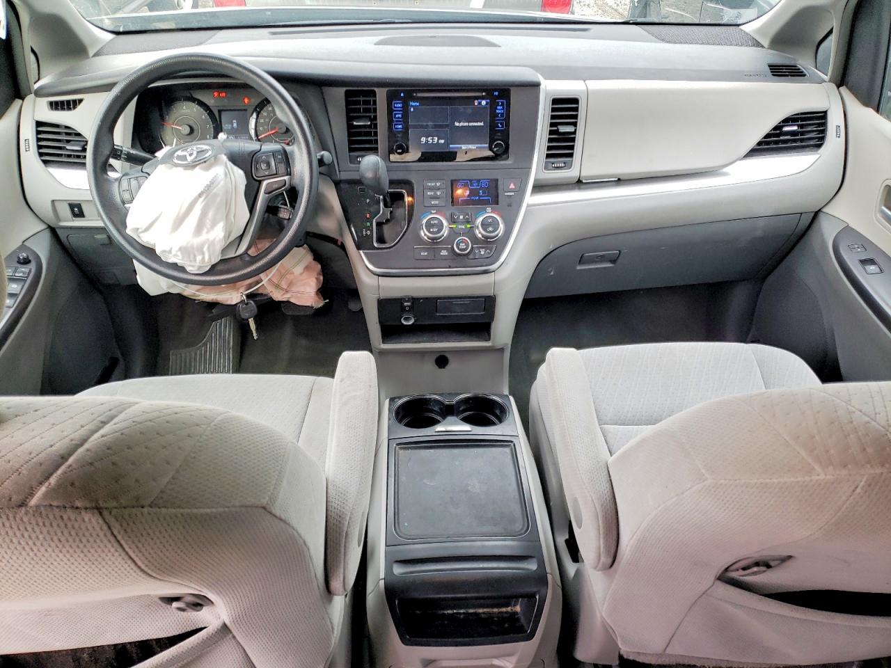 2016 TOYOTA SIENNA LE 8-PASSENGER photo 15