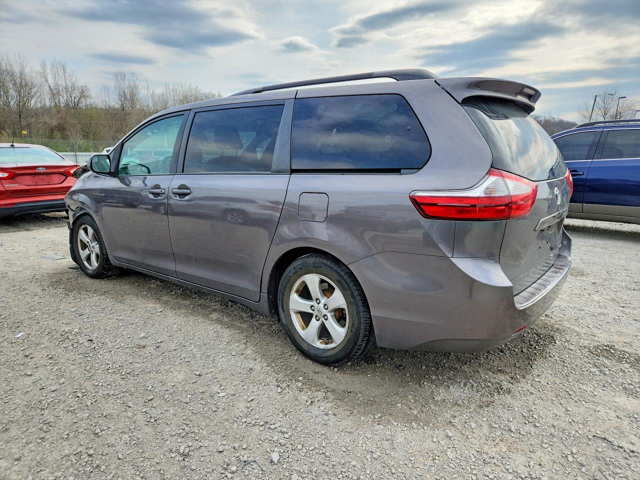 2016 TOYOTA SIENNA LE 8-PASSENGER photo 3