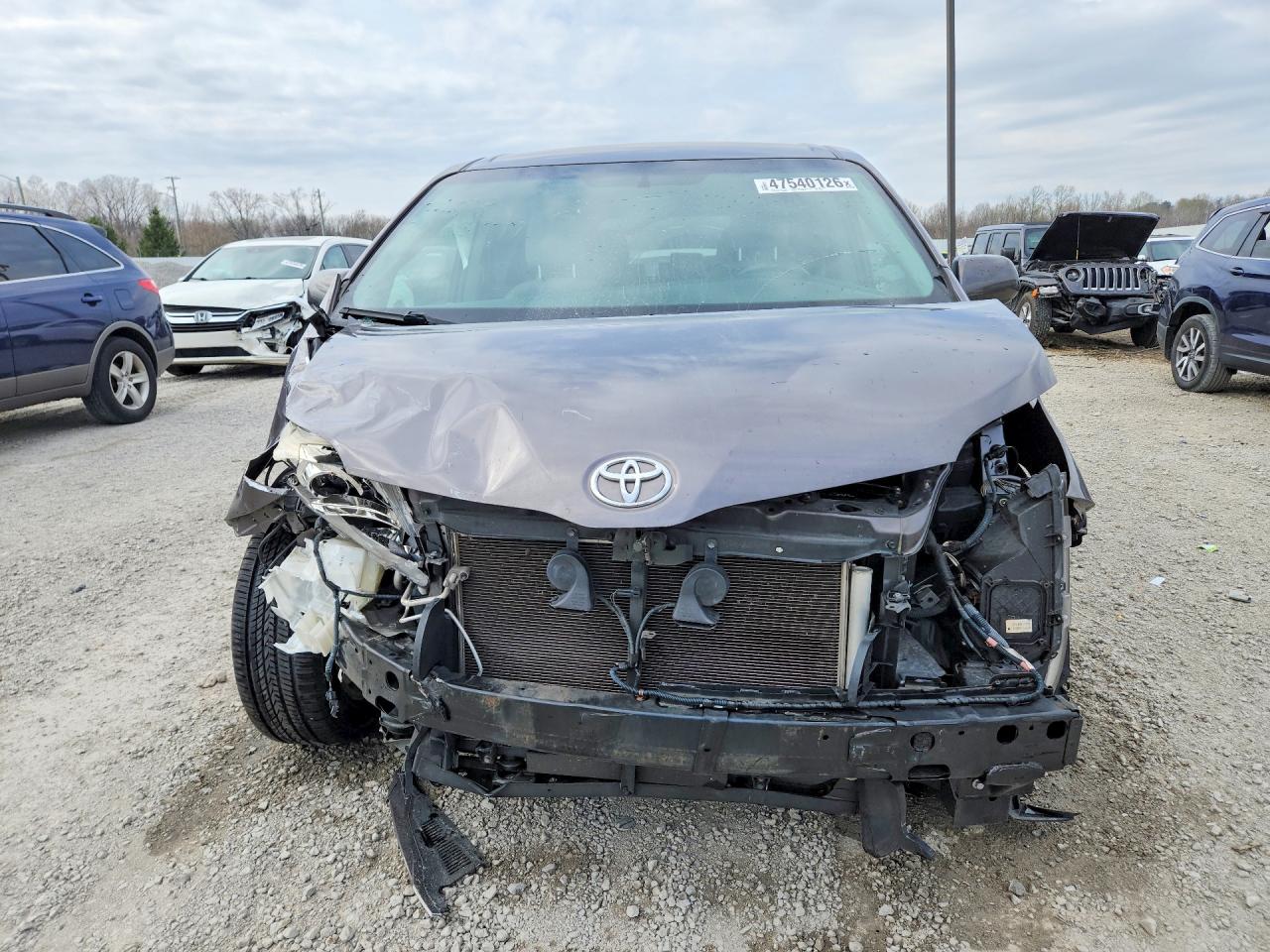 2016 TOYOTA SIENNA LE 8-PASSENGER photo 9