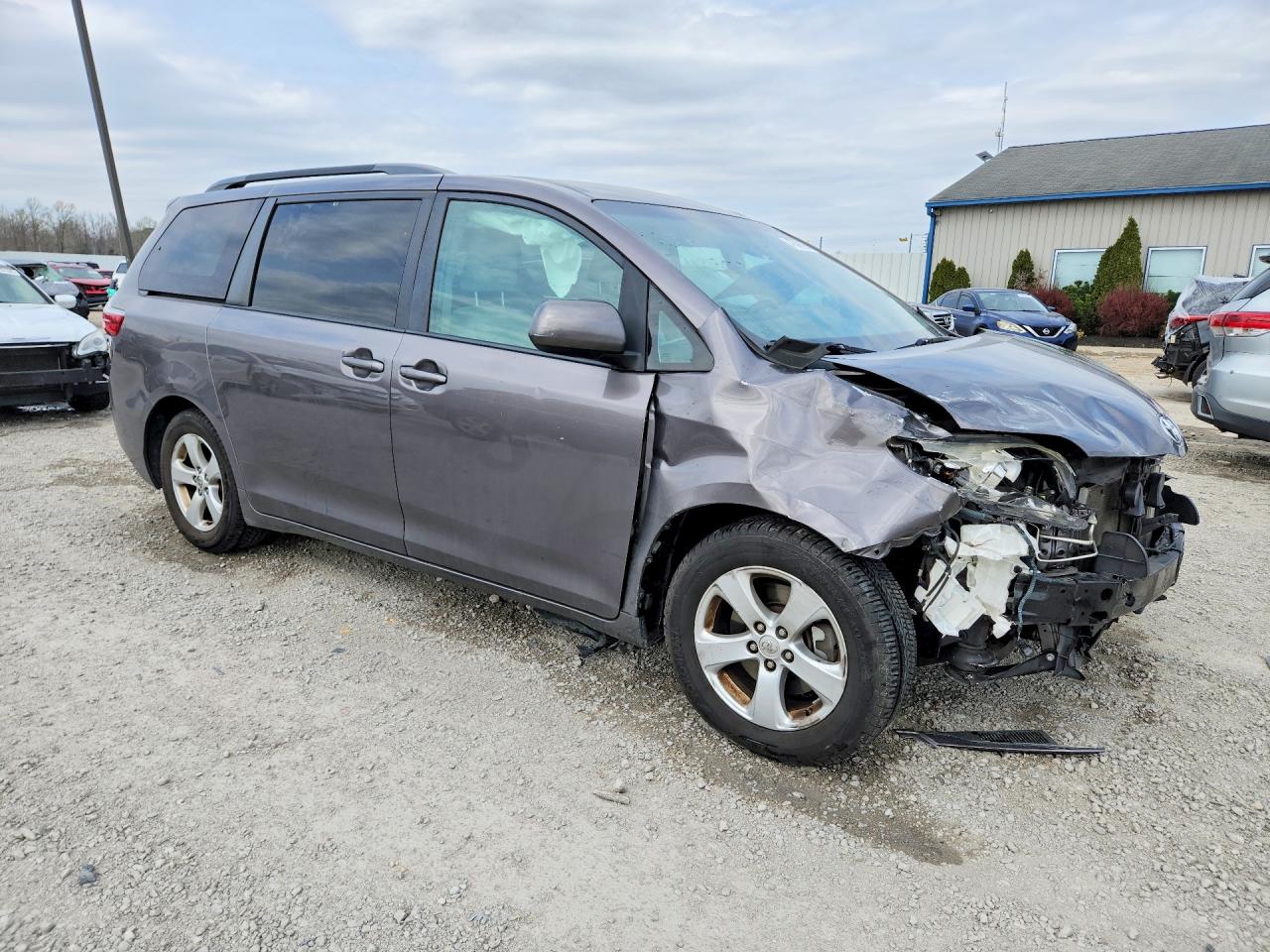 2016 TOYOTA SIENNA LE 8-PASSENGER photo 7