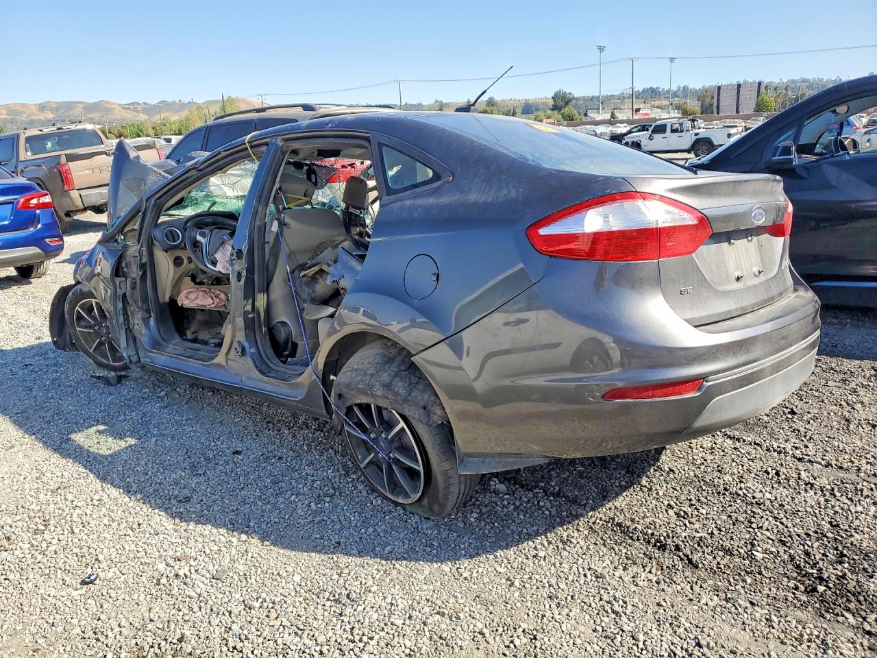 2015 FORD FIESTA SE photo 4