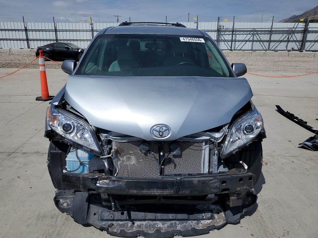 2016 TOYOTA SIENNA LE 8-PASSENGER photo 9