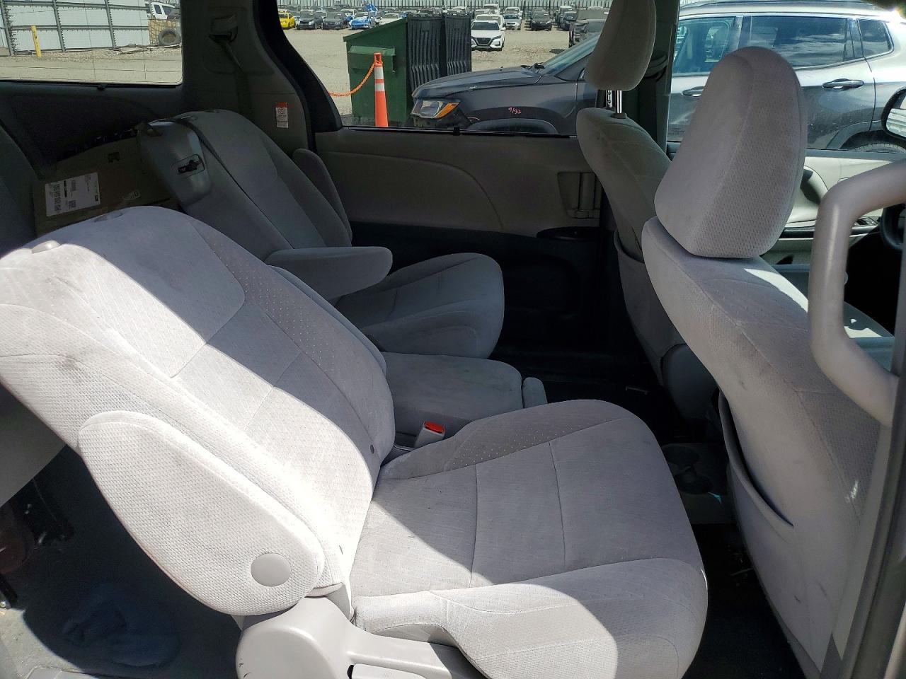 2016 TOYOTA SIENNA LE 8-PASSENGER photo 21