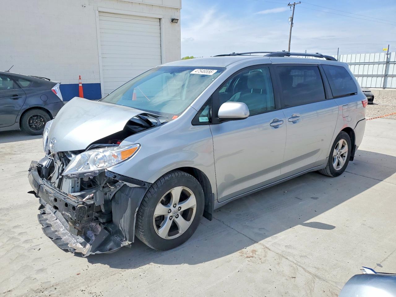 2016 TOYOTA SIENNA