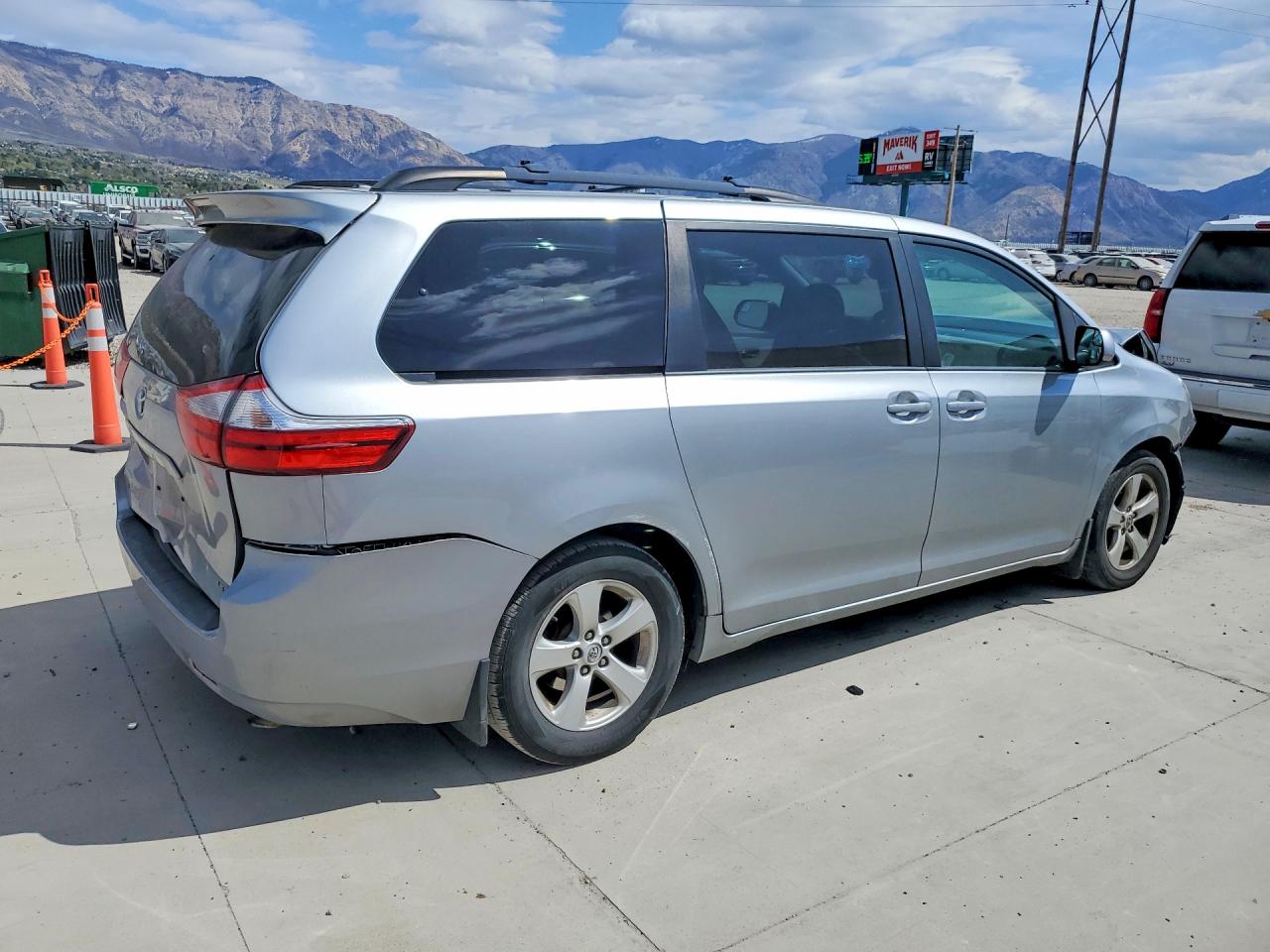 2016 TOYOTA SIENNA LE 8-PASSENGER photo 5