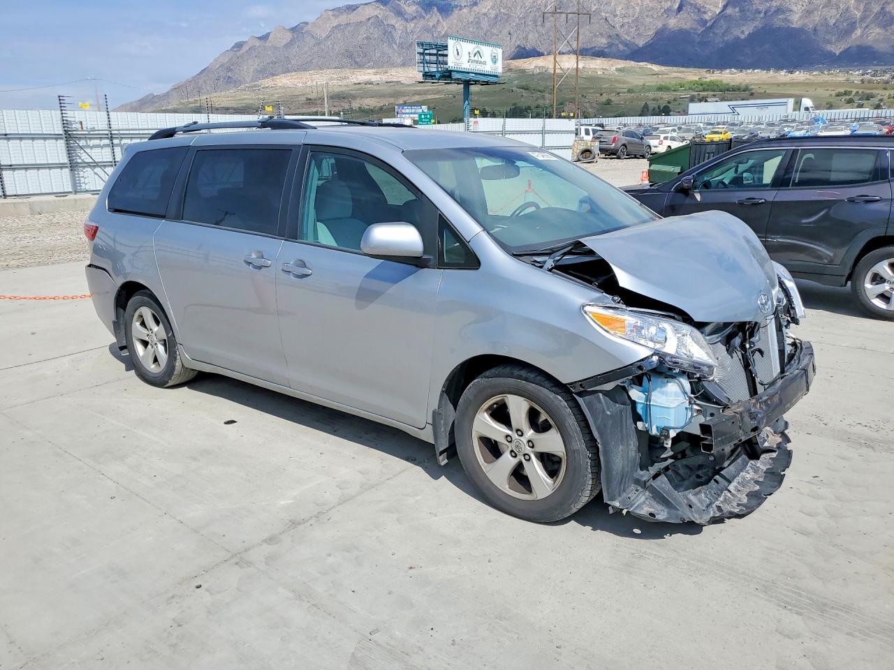 2016 TOYOTA SIENNA LE 8-PASSENGER photo 7