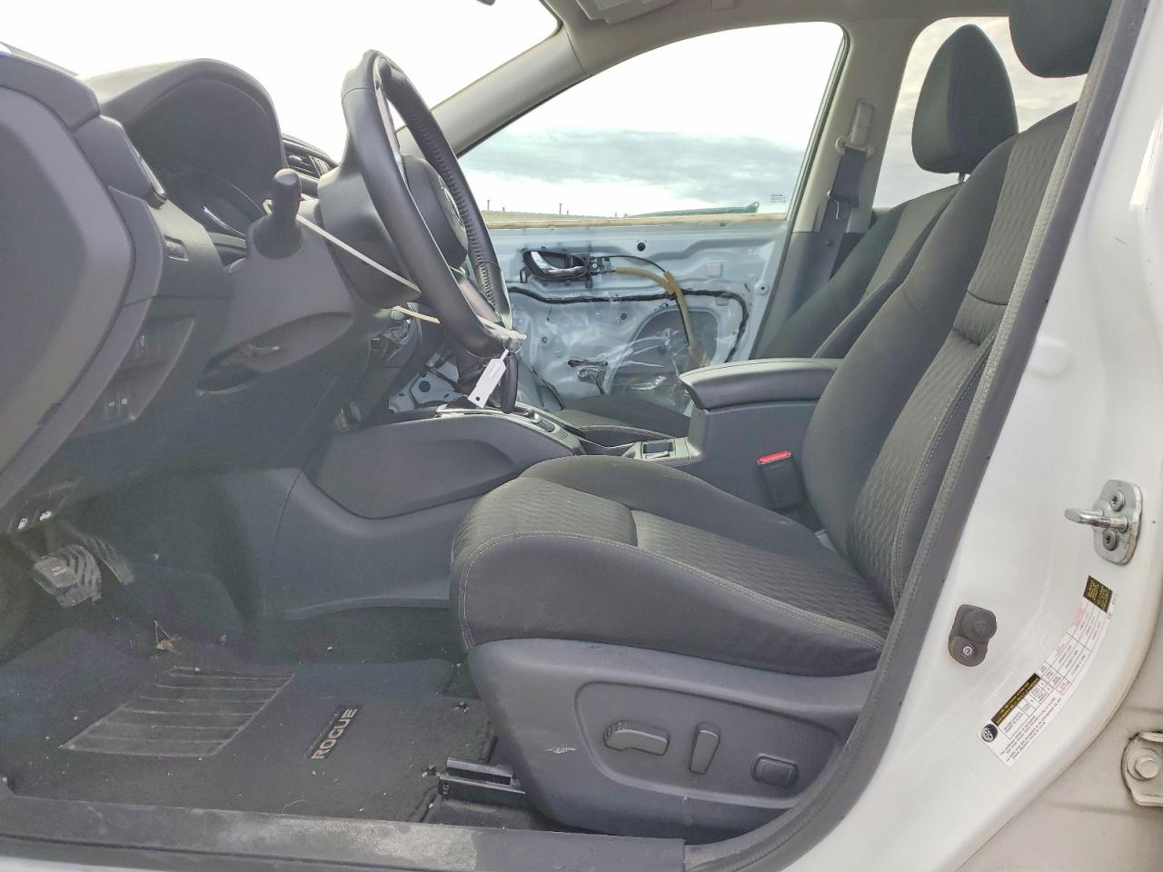 2017 NISSAN ROGUE SV photo 13