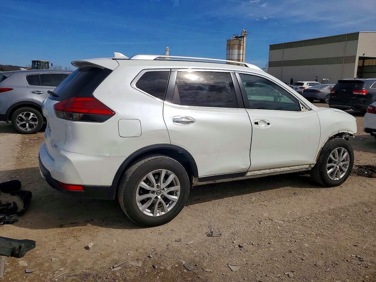 2017 NISSAN ROGUE SV photo 5