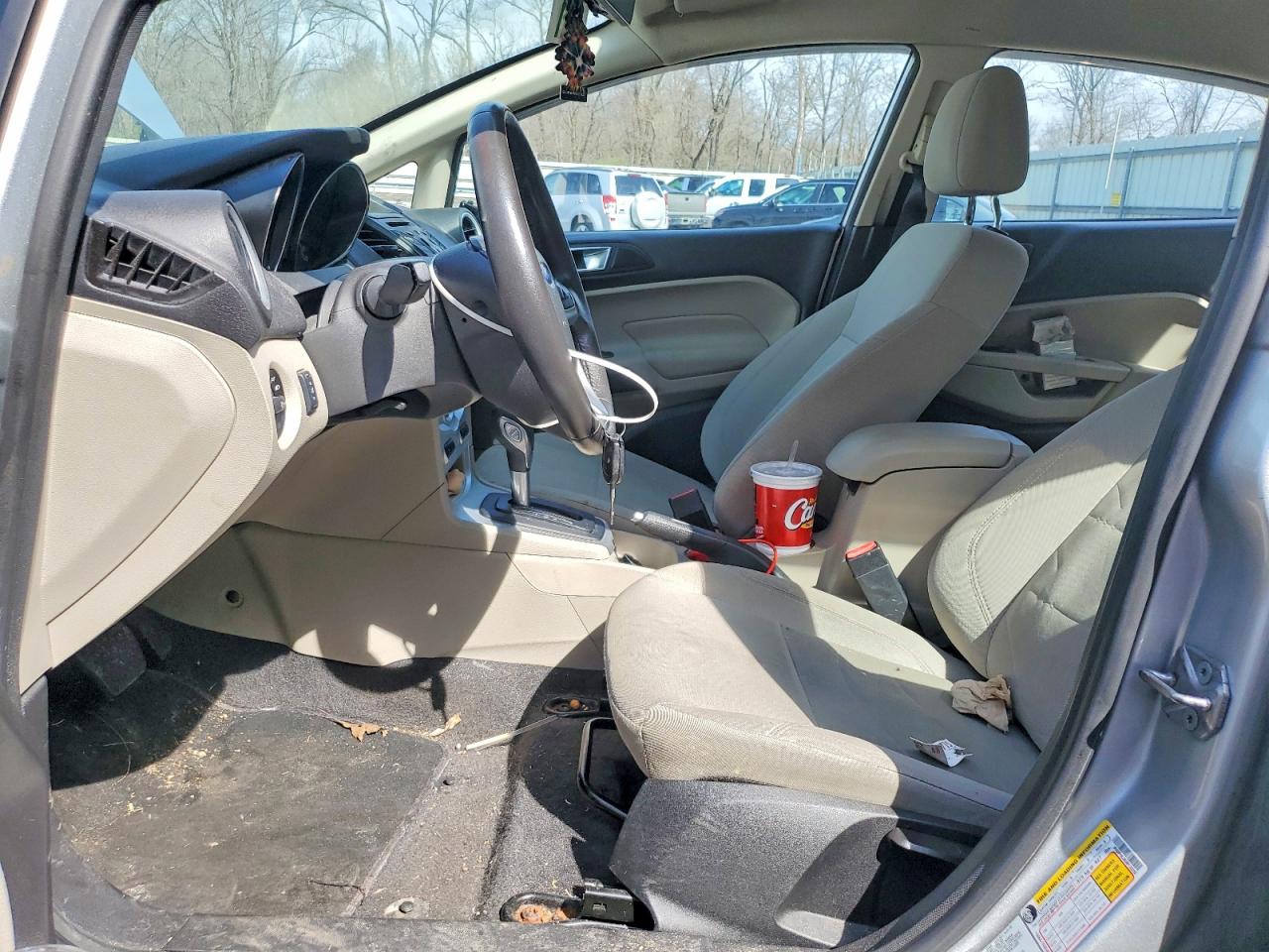 2016 FORD FIESTA SE photo 13