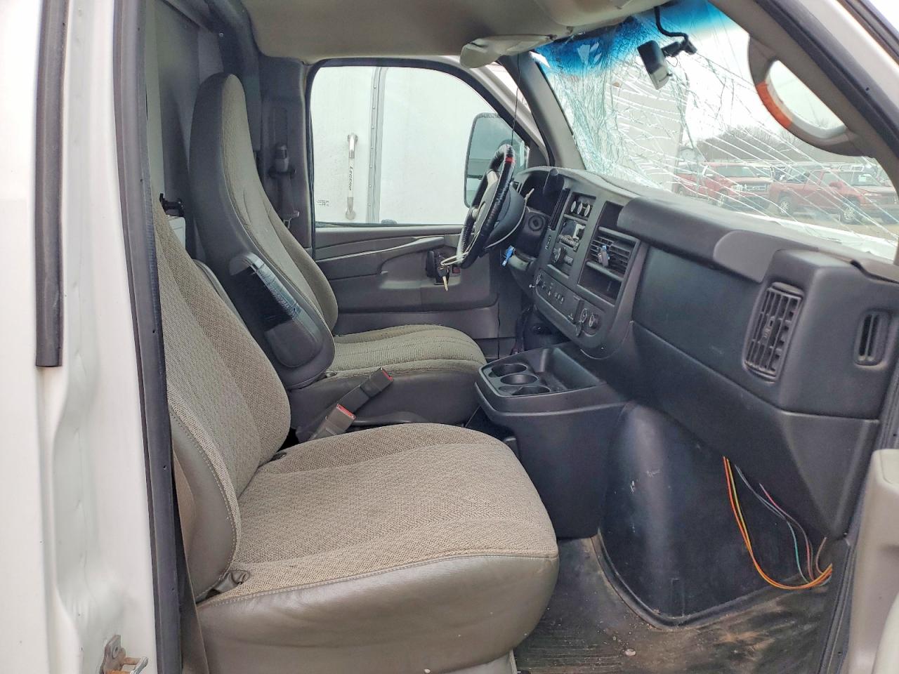 2015 GMC SAVANA UTILITY / SERVICE TRUCK photo 13