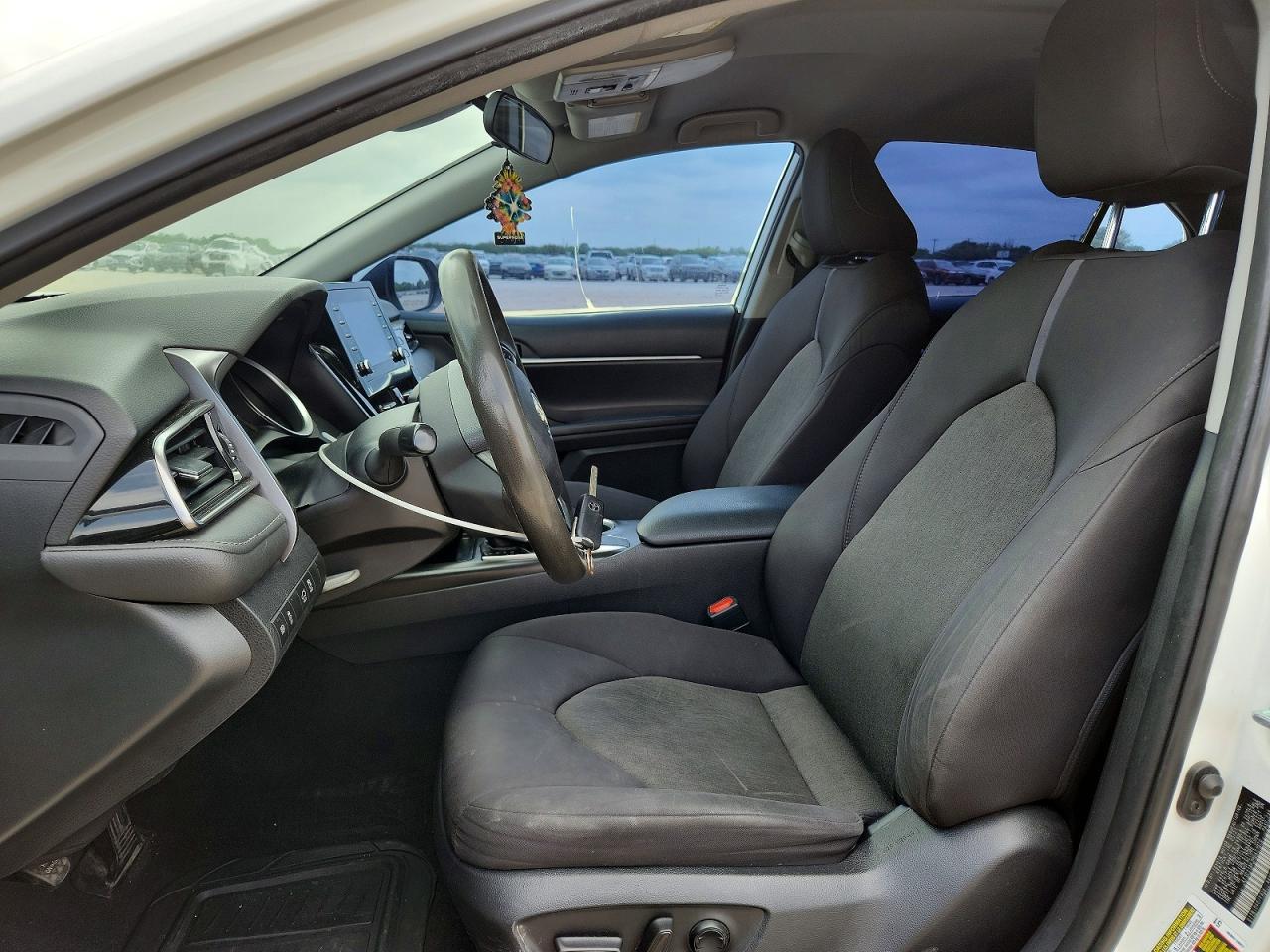 2021 TOYOTA CAMRY LE photo 13