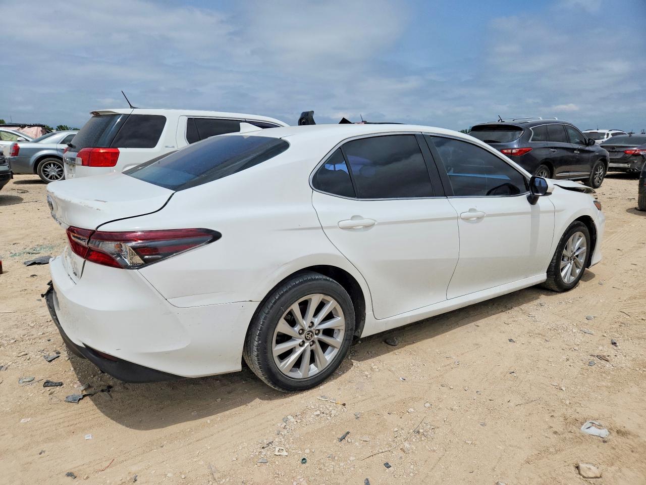 2021 TOYOTA CAMRY LE photo 5