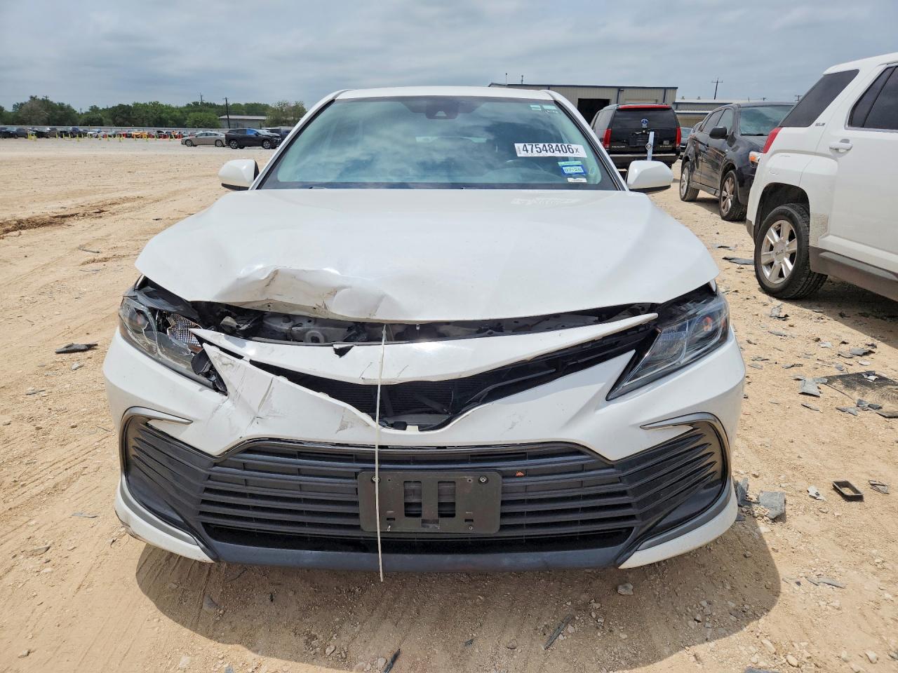 2021 TOYOTA CAMRY LE photo 9