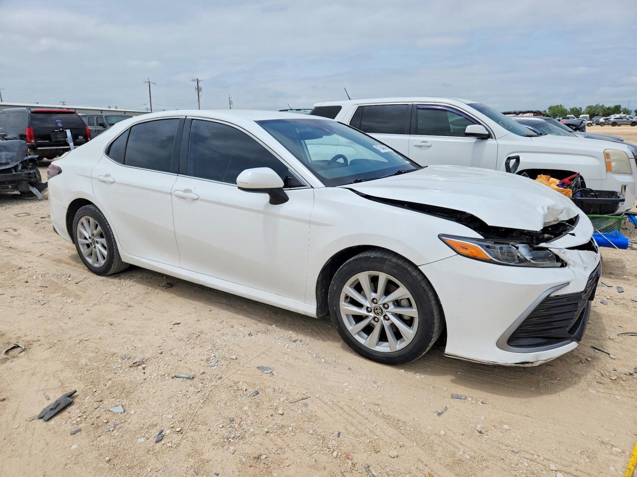 2021 TOYOTA CAMRY LE photo 7