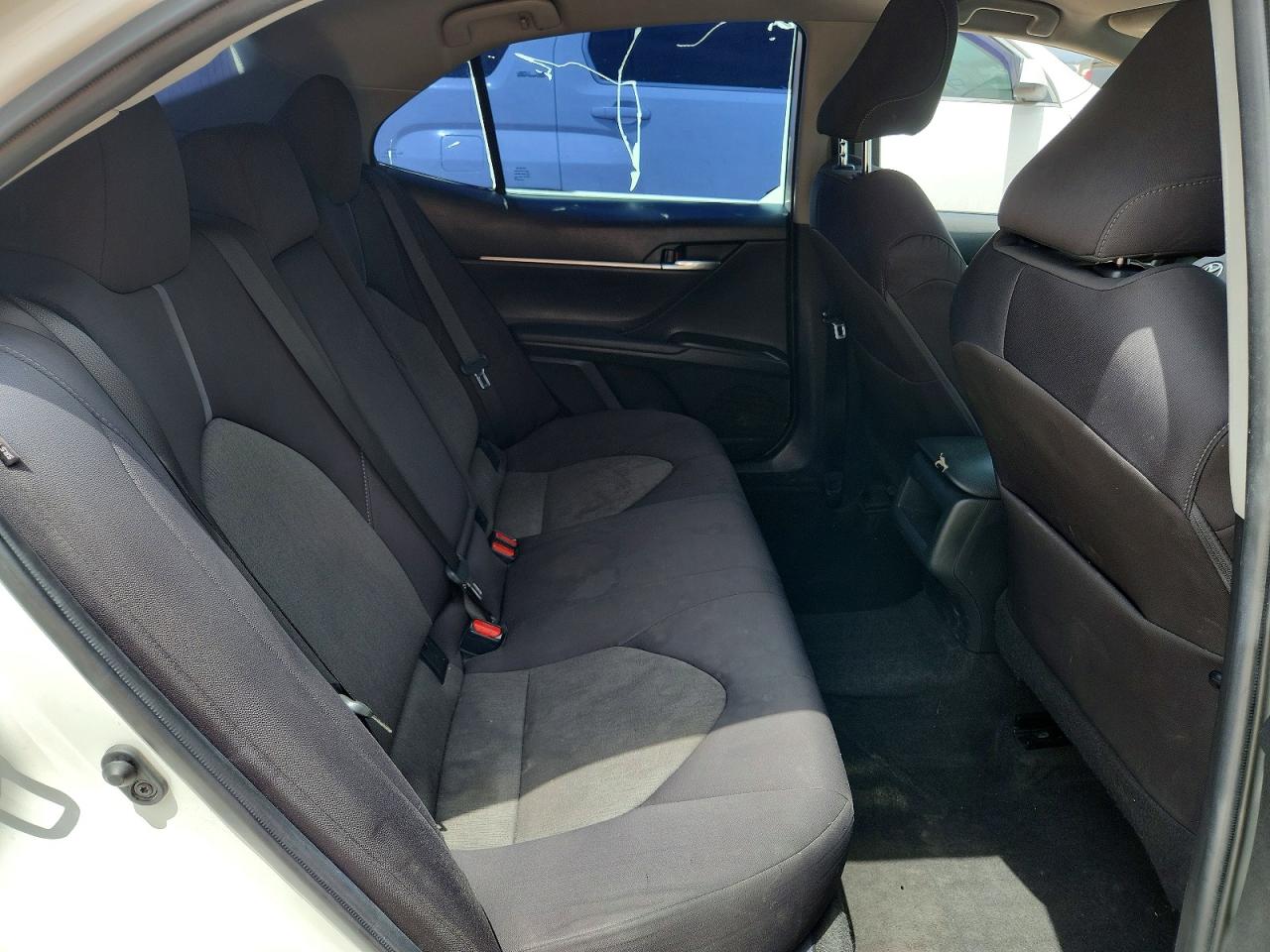 2021 TOYOTA CAMRY LE photo 19